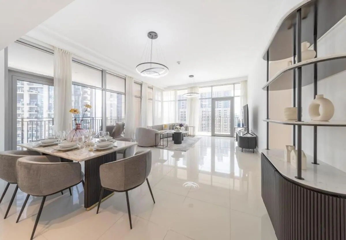 Luxury 3Br Downtown Dubai Retreat , Walk To Dubai Mall 0*,