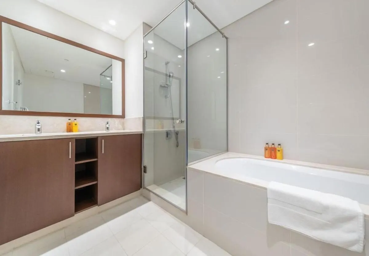 Luxury 3Br Downtown Dubai Retreat , Walk To Dubai Mall