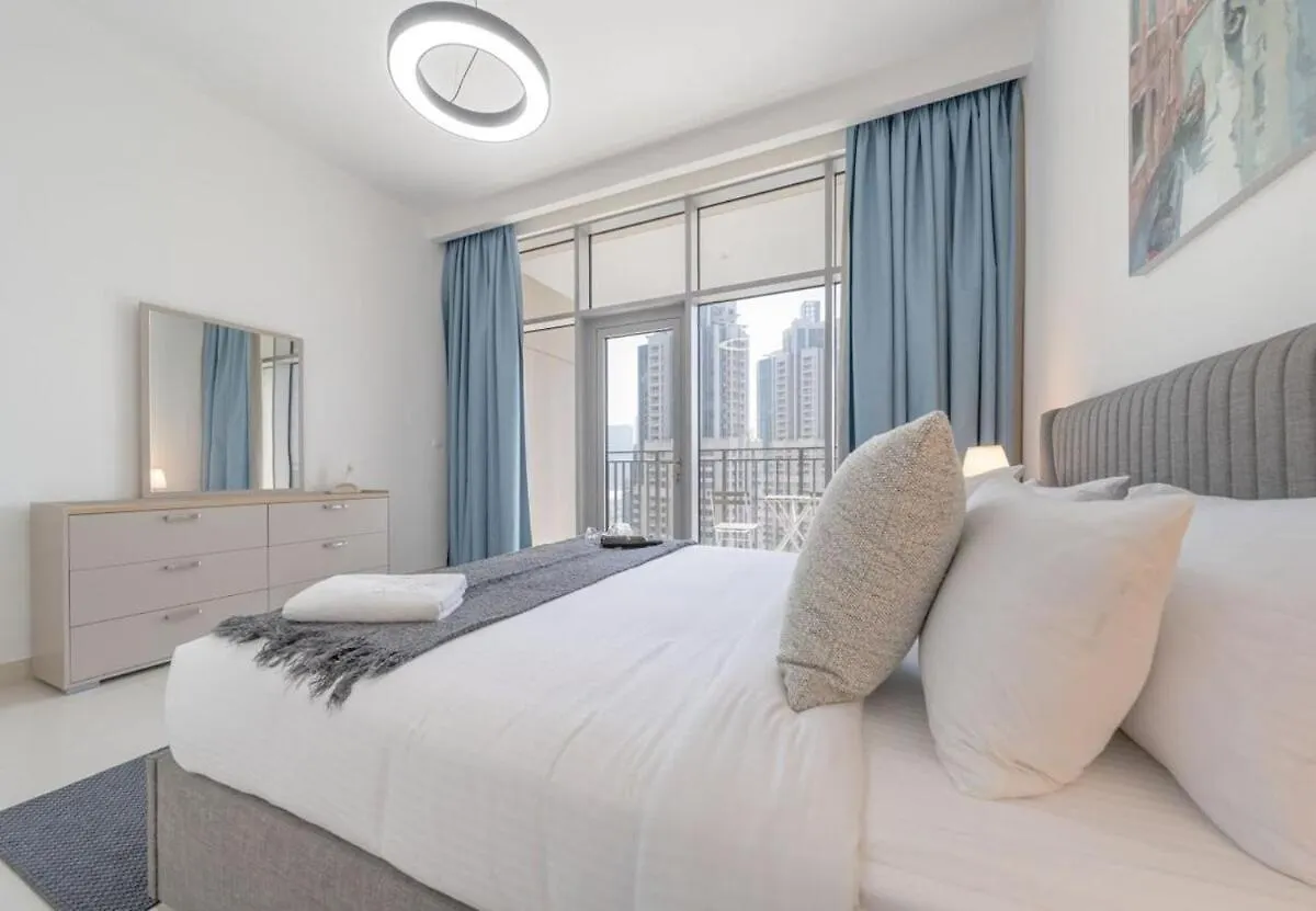 Luxury 3Br Downtown Dubai Retreat , Walk To Dubai Mall