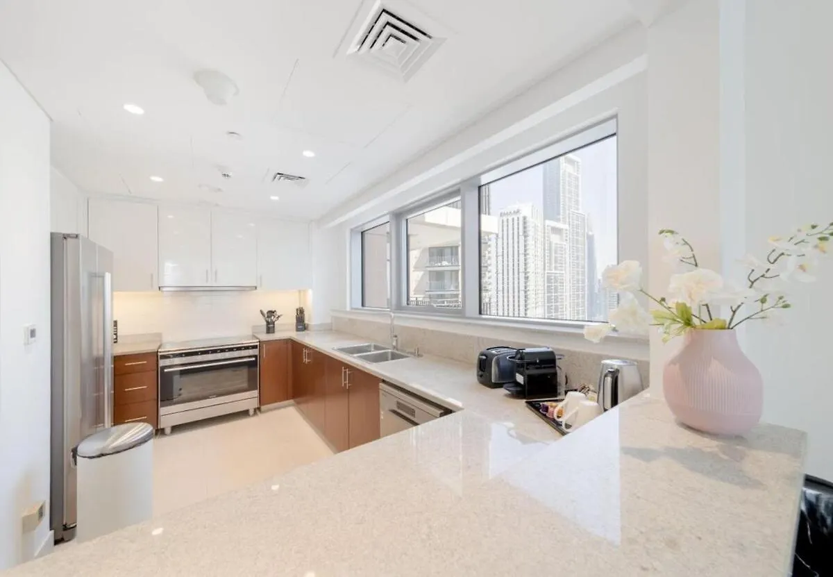 Luxury 3Br Downtown Dubai Retreat , Walk To Dubai Mall